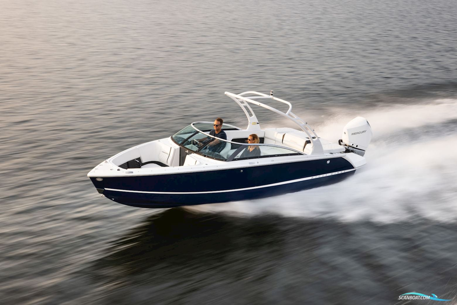 Four Winns H4 OB Motorboot 2025, mit Mercury motor, Dänemark
