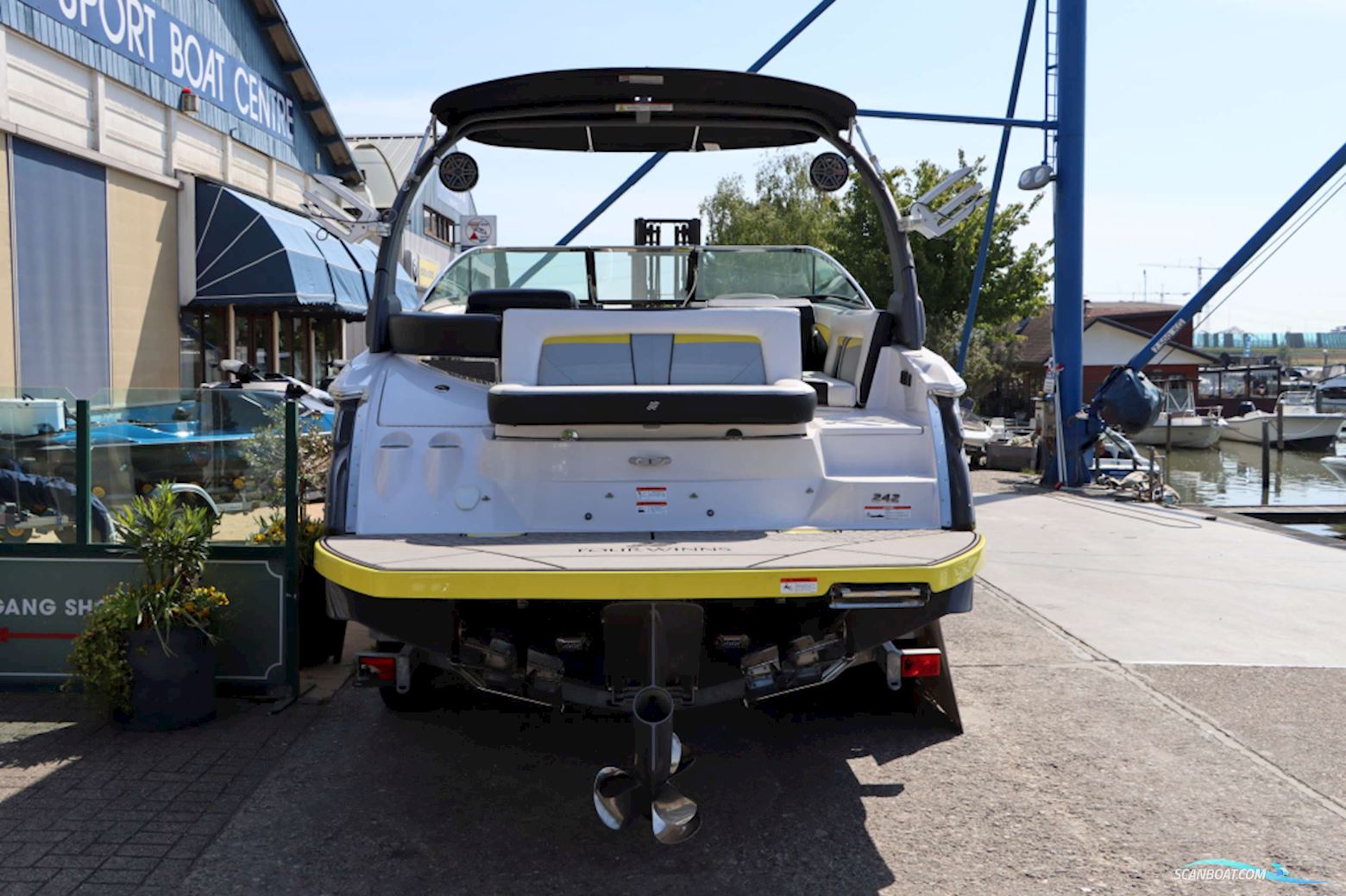 Four Winns TS 242