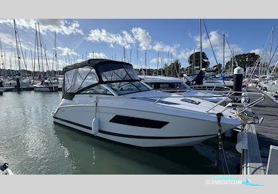Four Winns V255 Motorboot 2018, mit Volvo Penta motor, England