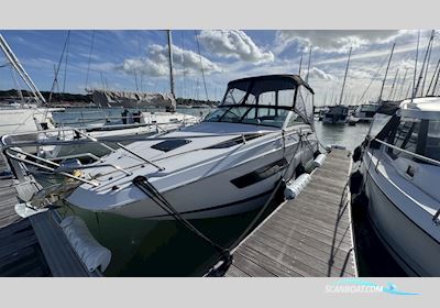 Four Winns V255 Motorboot 2018, mit Volvo Penta motor, England