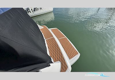 Four Winns V255 Motorboot 2018, mit Volvo Penta motor, England