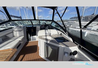 Four Winns V255 Motorboot 2018, mit Volvo Penta motor, England