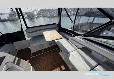 Four Winns V255 Motorboot 2018, mit Volvo Penta motor, England