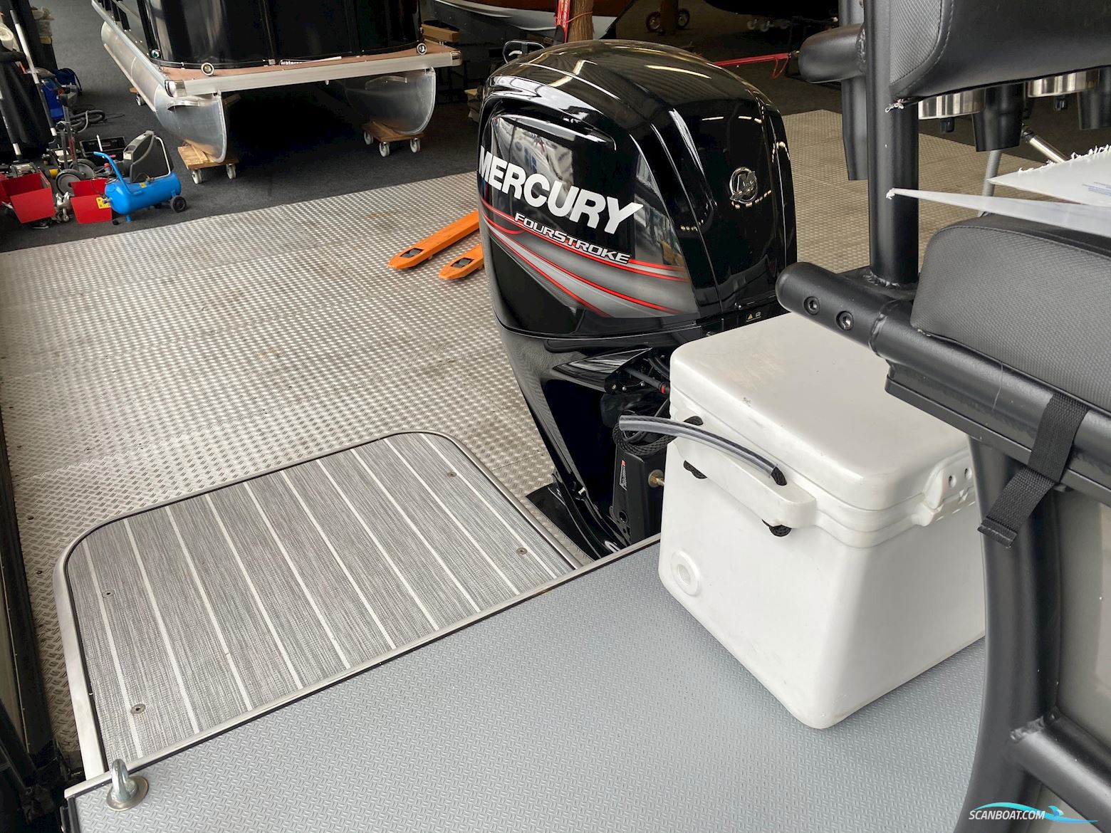 Funcruiser Pontoon 850 - NIEUW