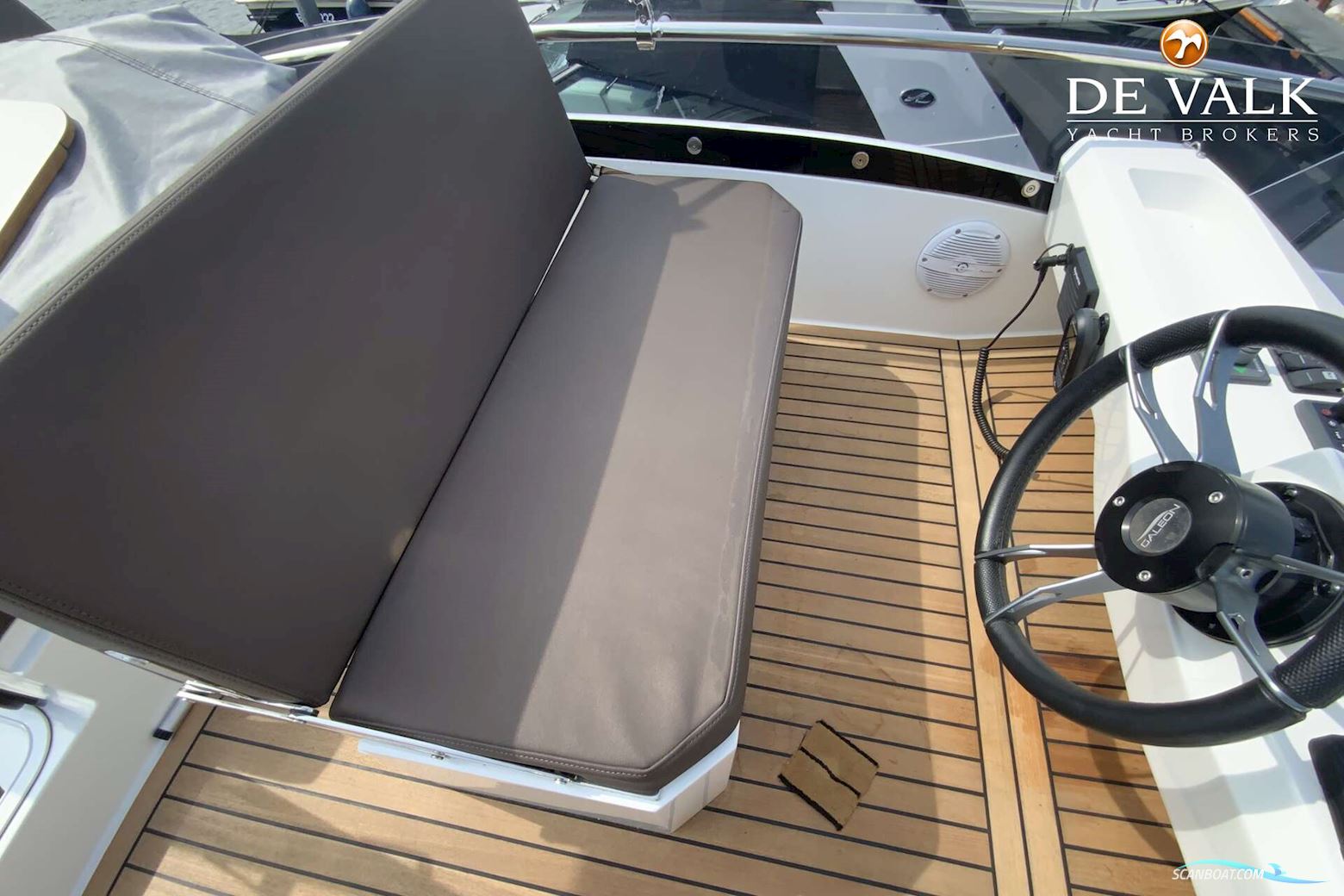 Galeon 300 Fly