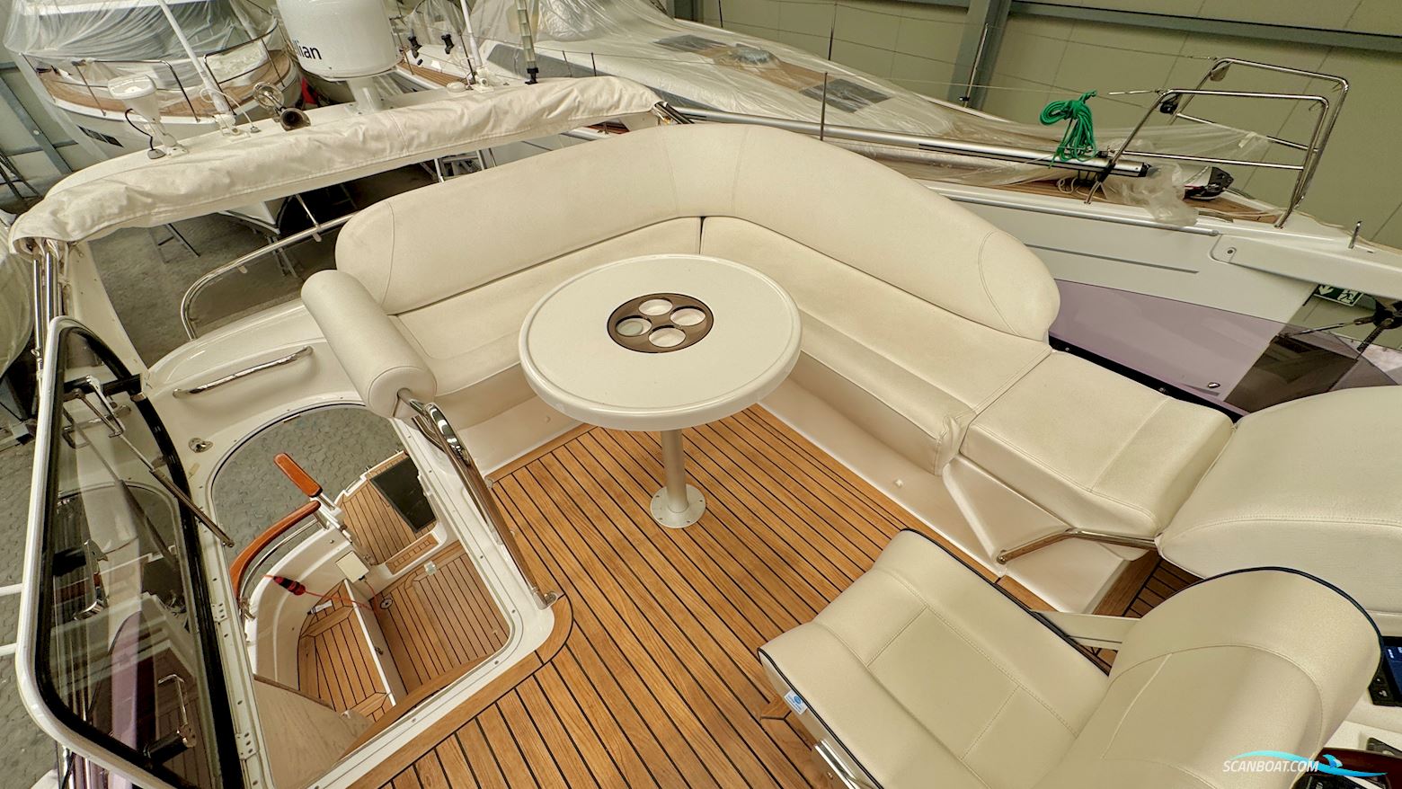 Galeon 330 Fly