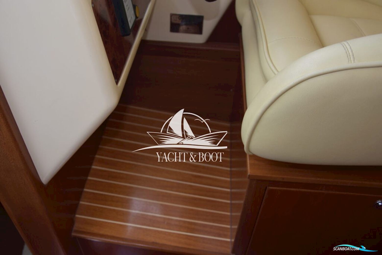 Galeon 330 Fly