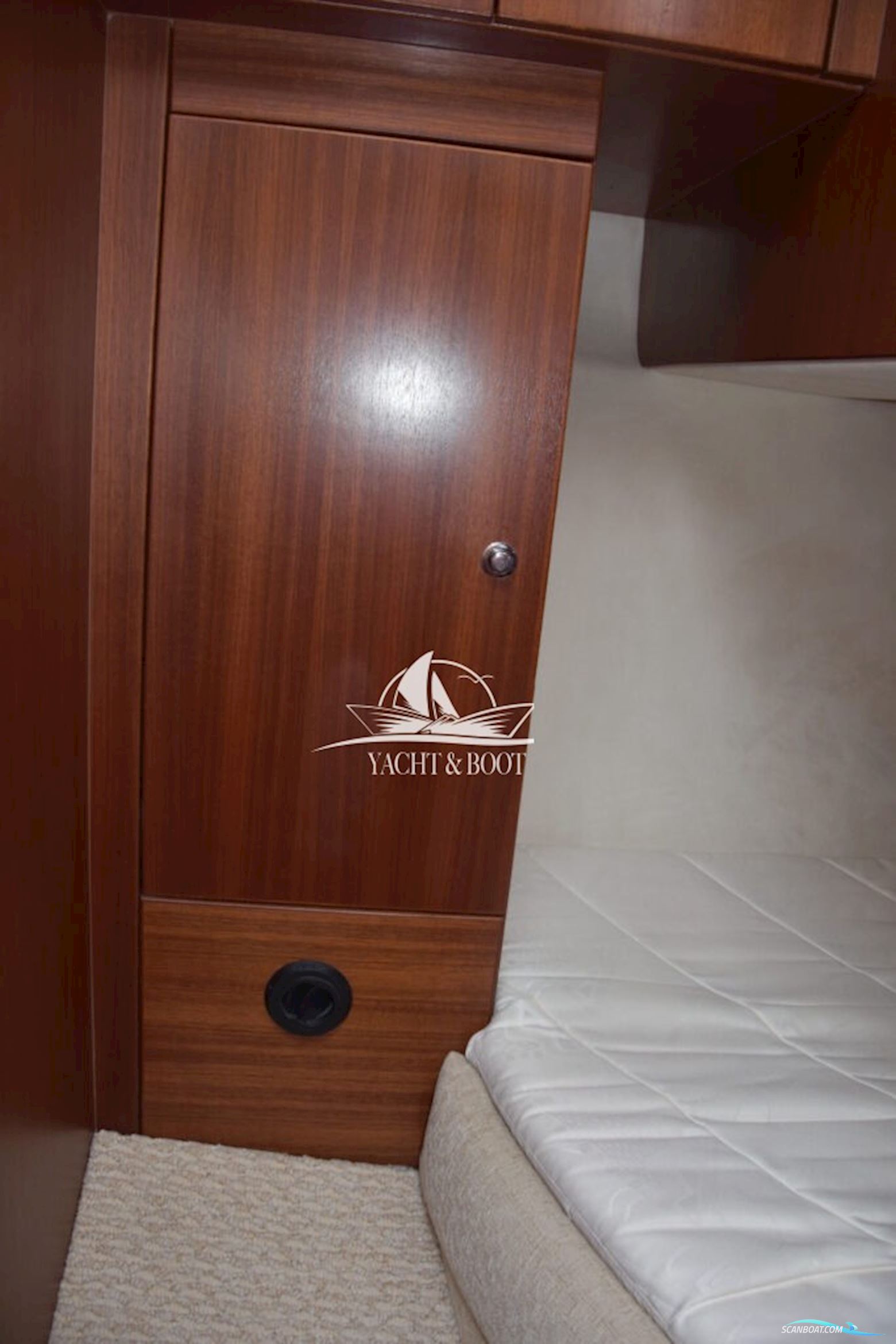 Galeon 330 Fly