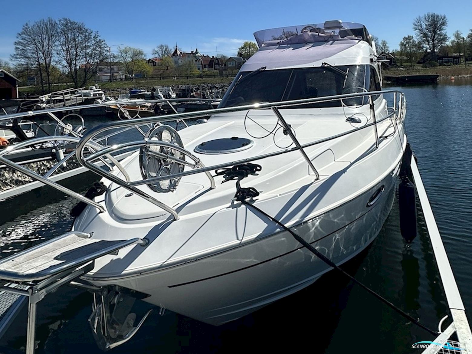 Galeon 330 Fly