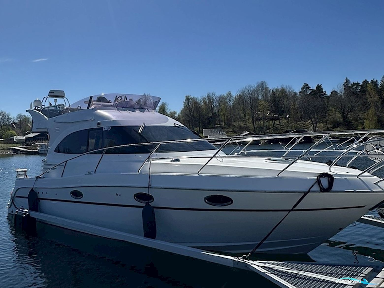 Galeon 330 Fly