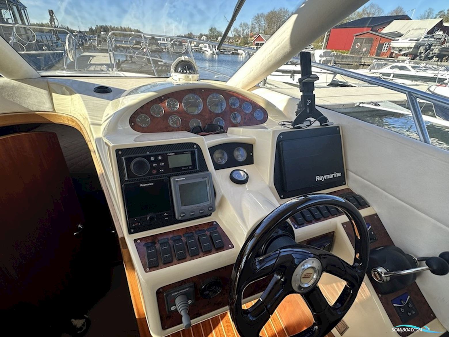 Galeon 330 Fly