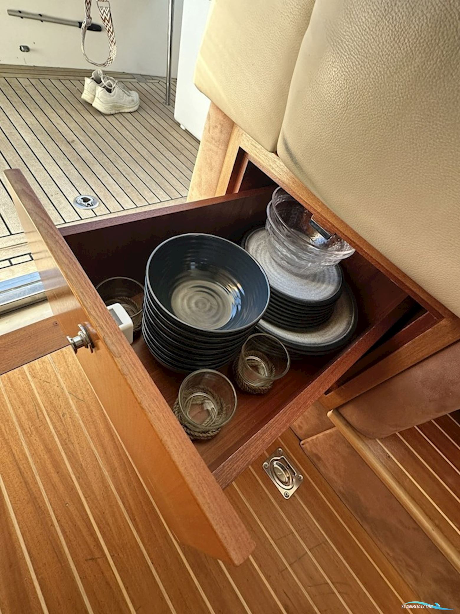 Galeon 330 Fly