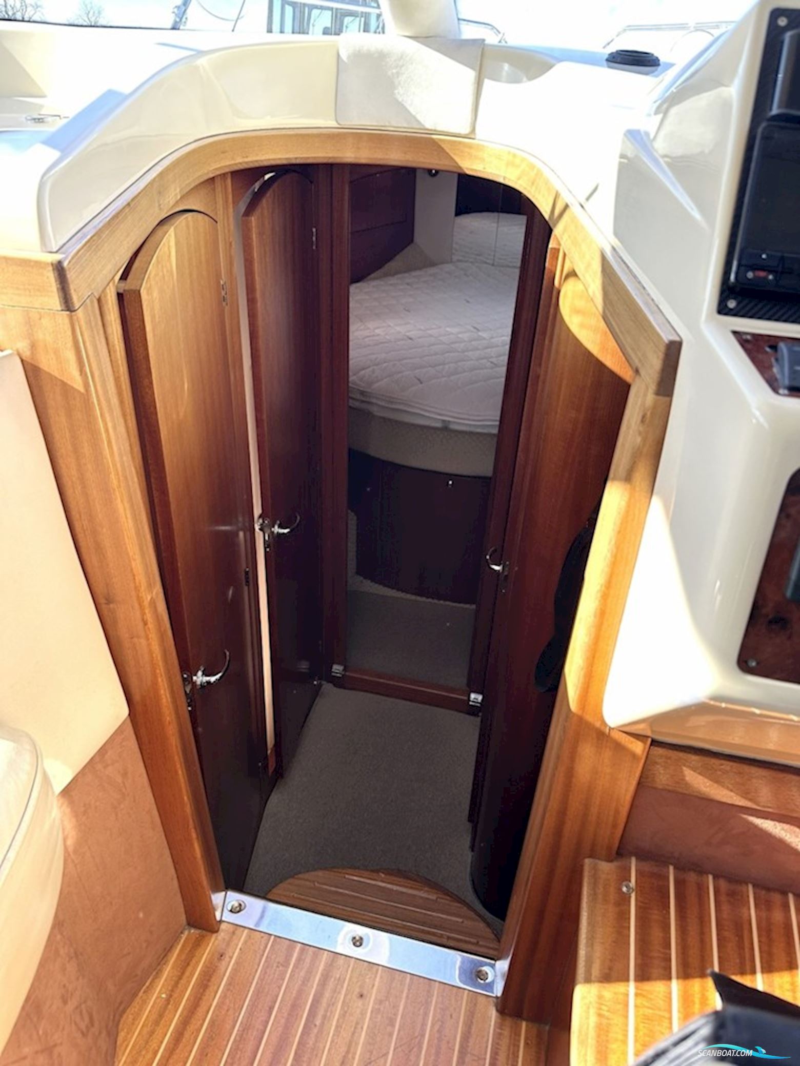Galeon 330 Fly