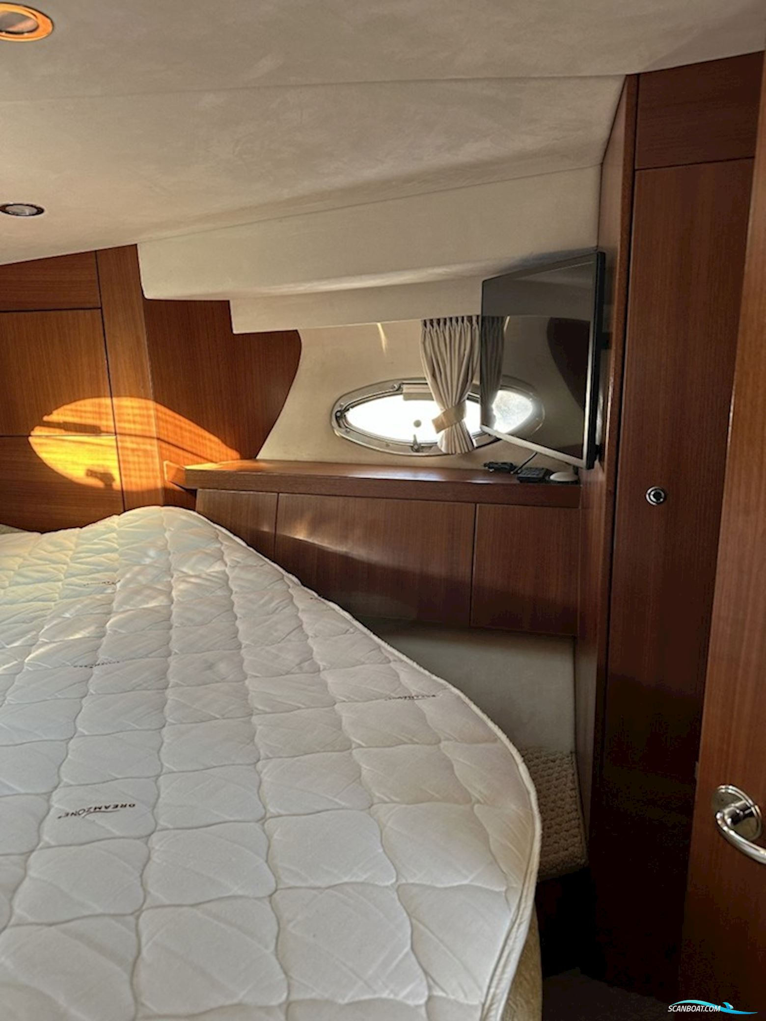 Galeon 330 Fly