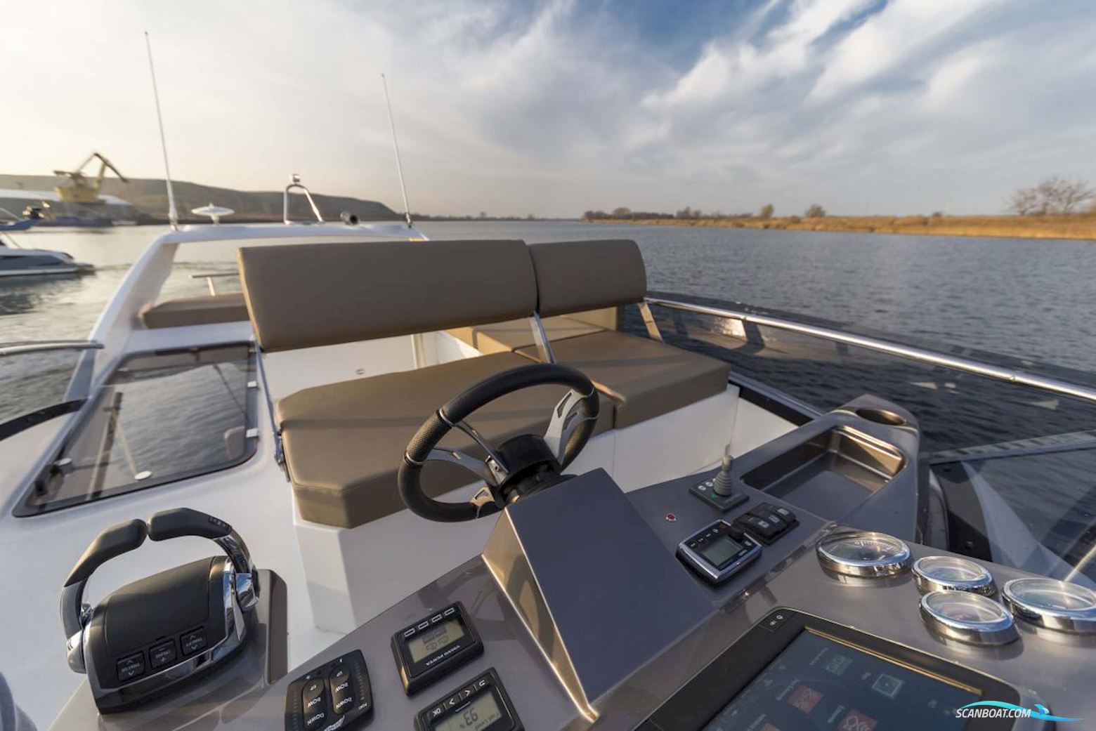 Galeon 360 FLY