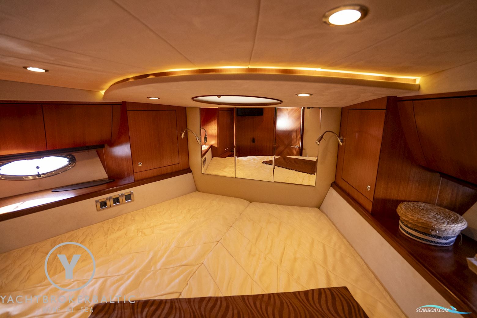 Galeon 440 fly