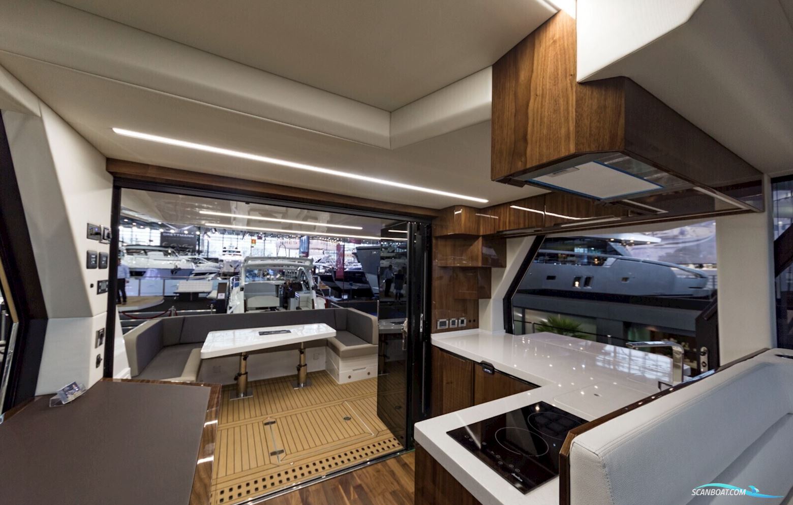 Galeon 470 Skydeck