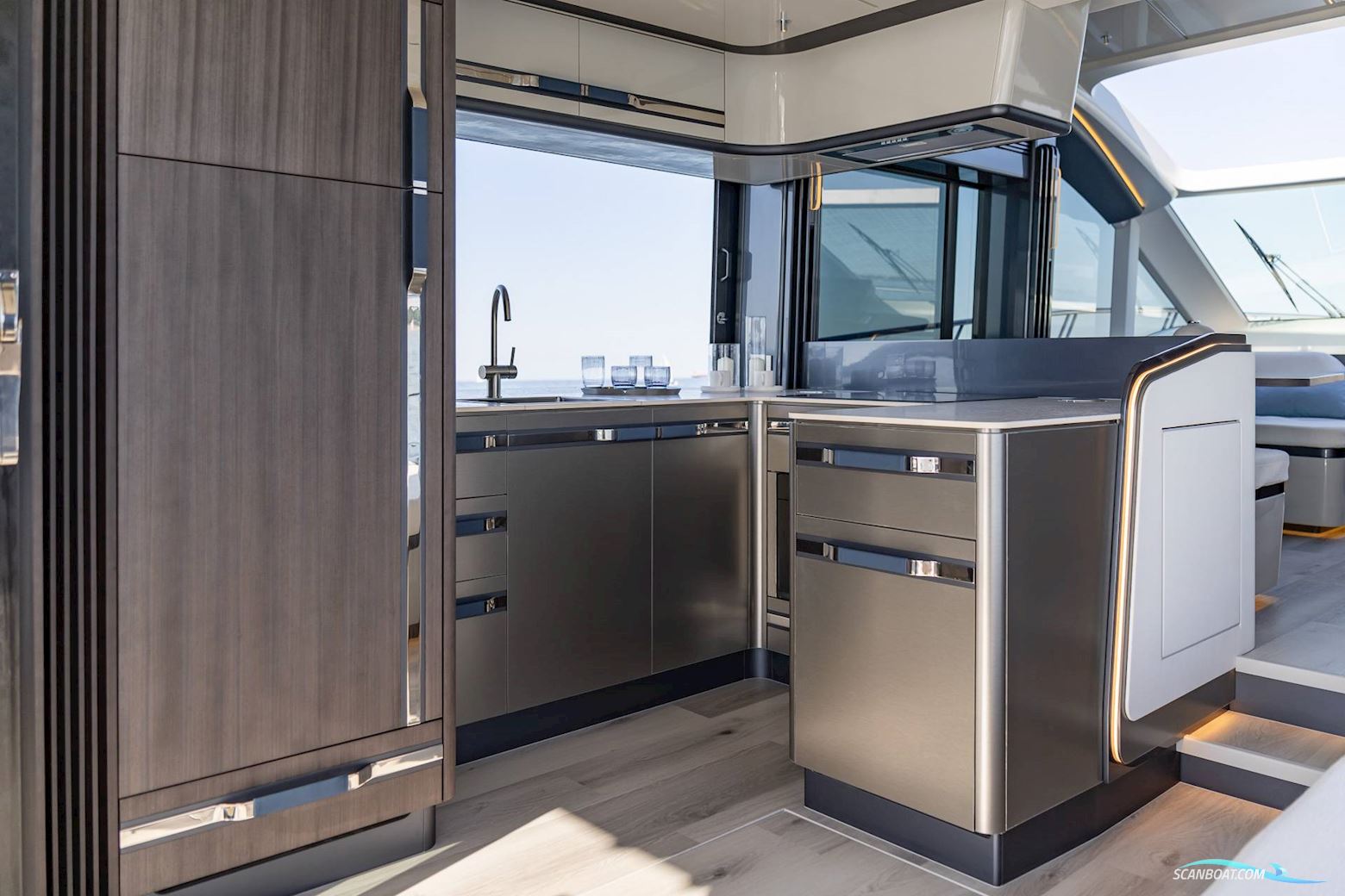 Galeon 570 Sky