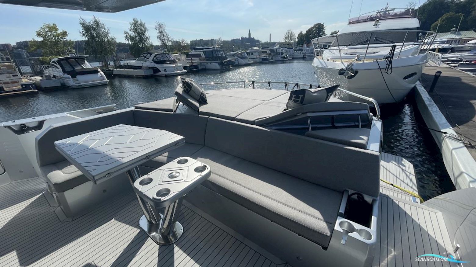 Galeon 700 SKYDECK