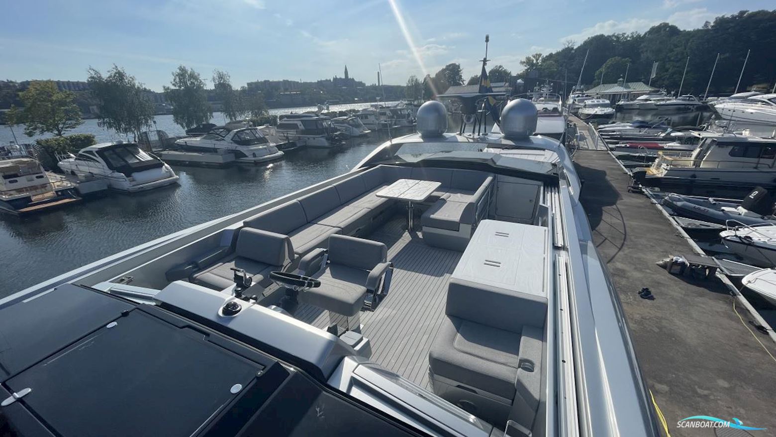 Galeon 700 SKYDECK