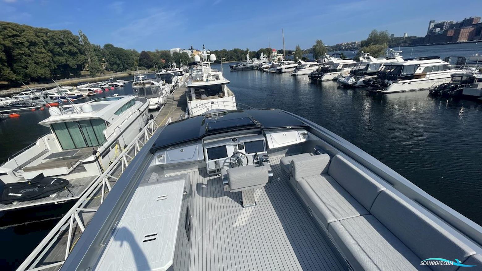 Galeon 700 SKYDECK