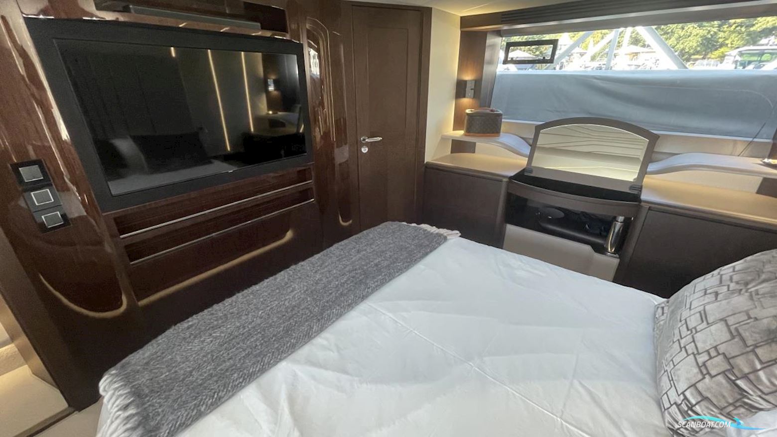 Galeon 700 SKYDECK