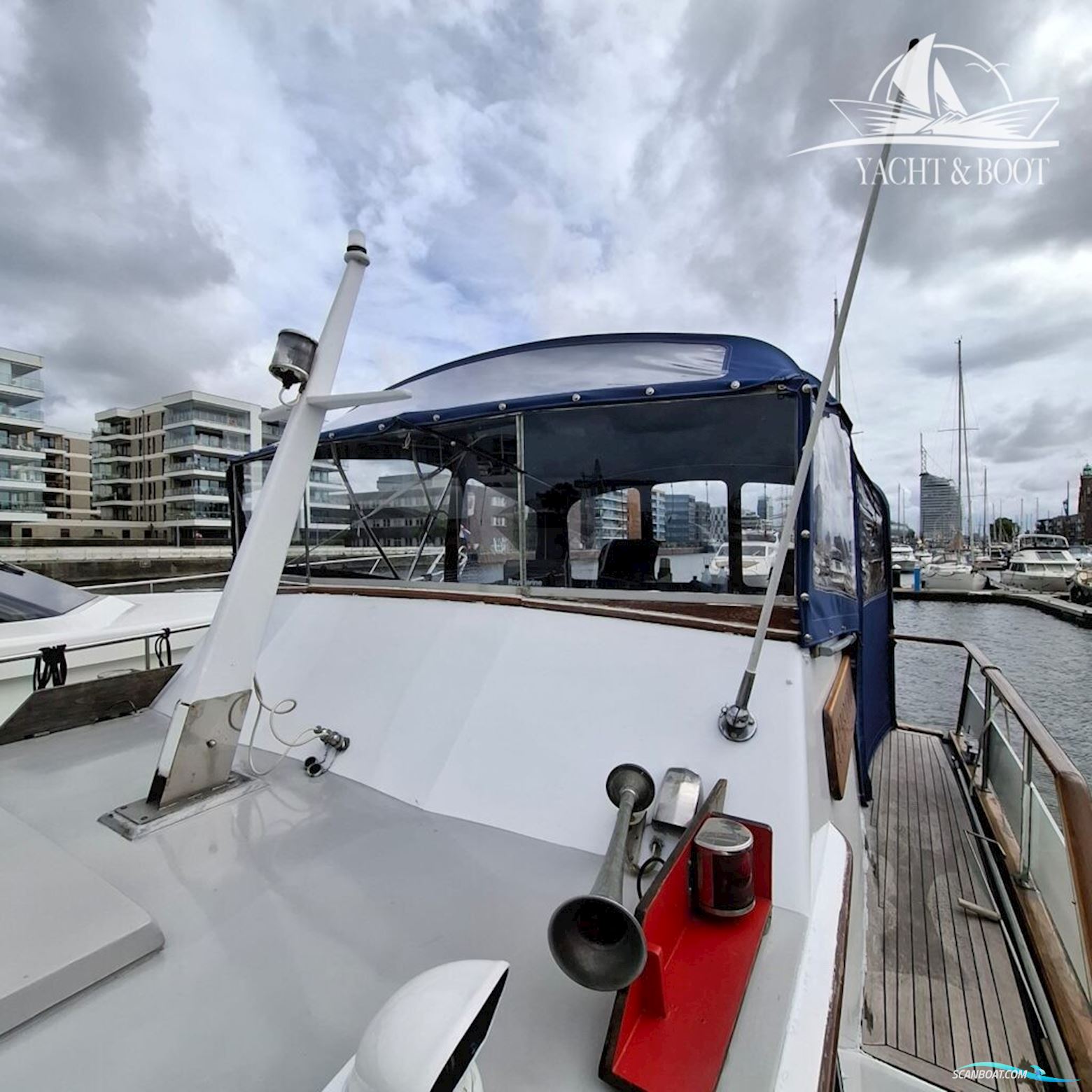 Gladstone Lyall & Co Aquila Queen Trawler 35