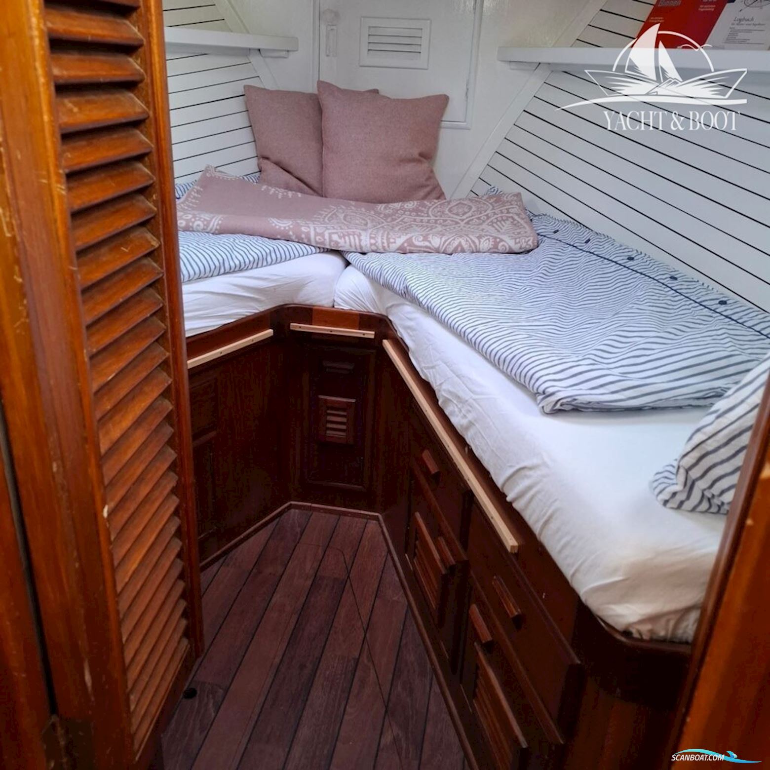 Gladstone Lyall & Co Aquila Queen Trawler 35