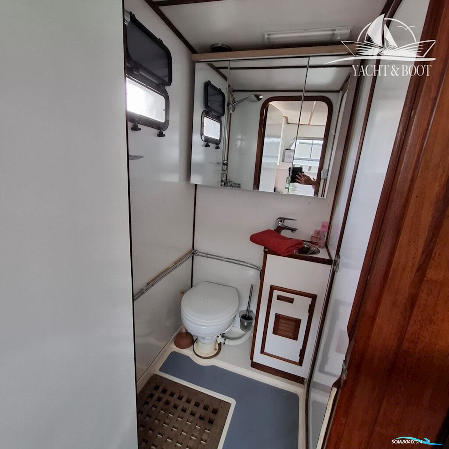 Gladstone Lyall & Co Gladstone Lyall & Co Aquila Queen Trawler 35