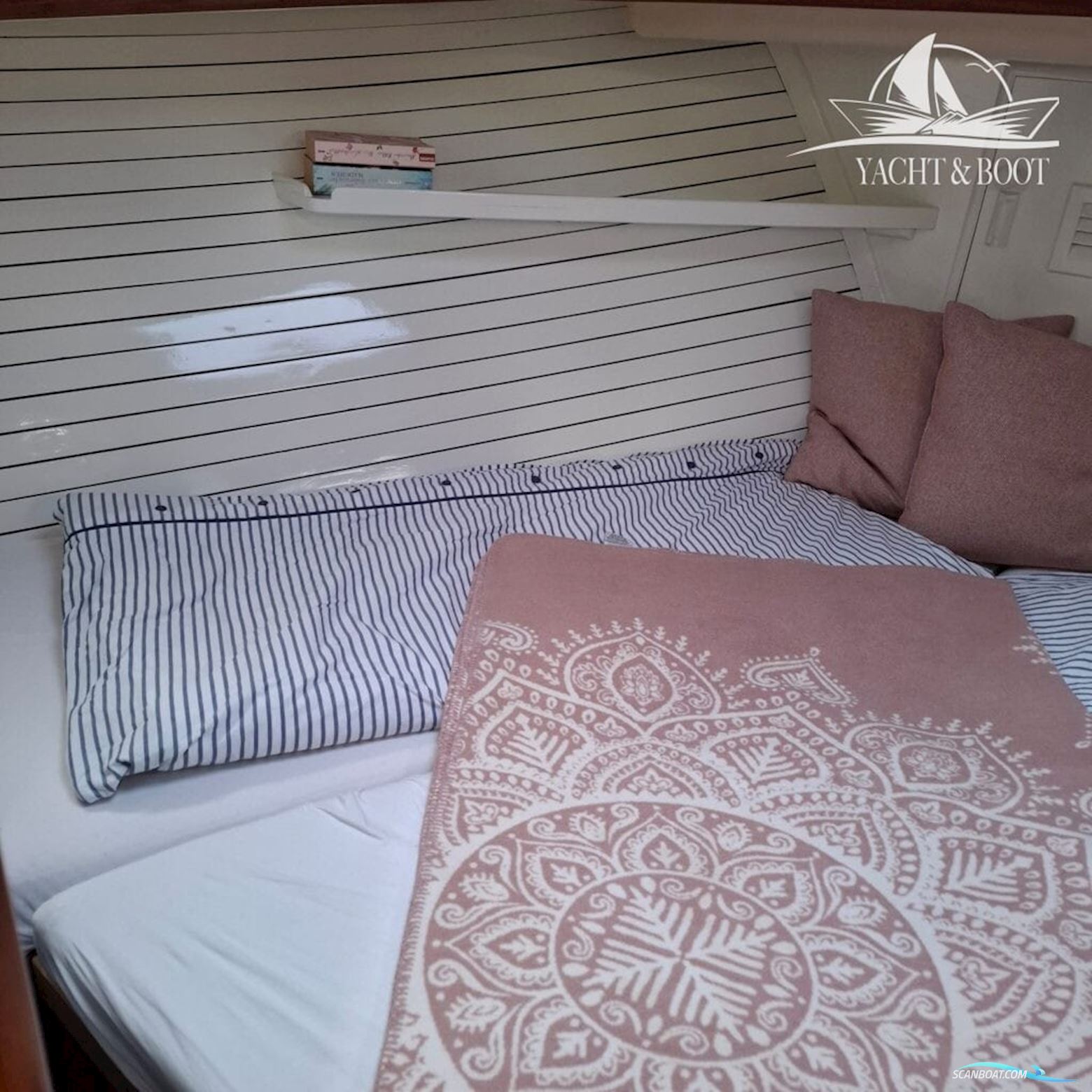 Gladstone Lyall & Co Gladstone Lyall & Co Aquila Queen Trawler 35