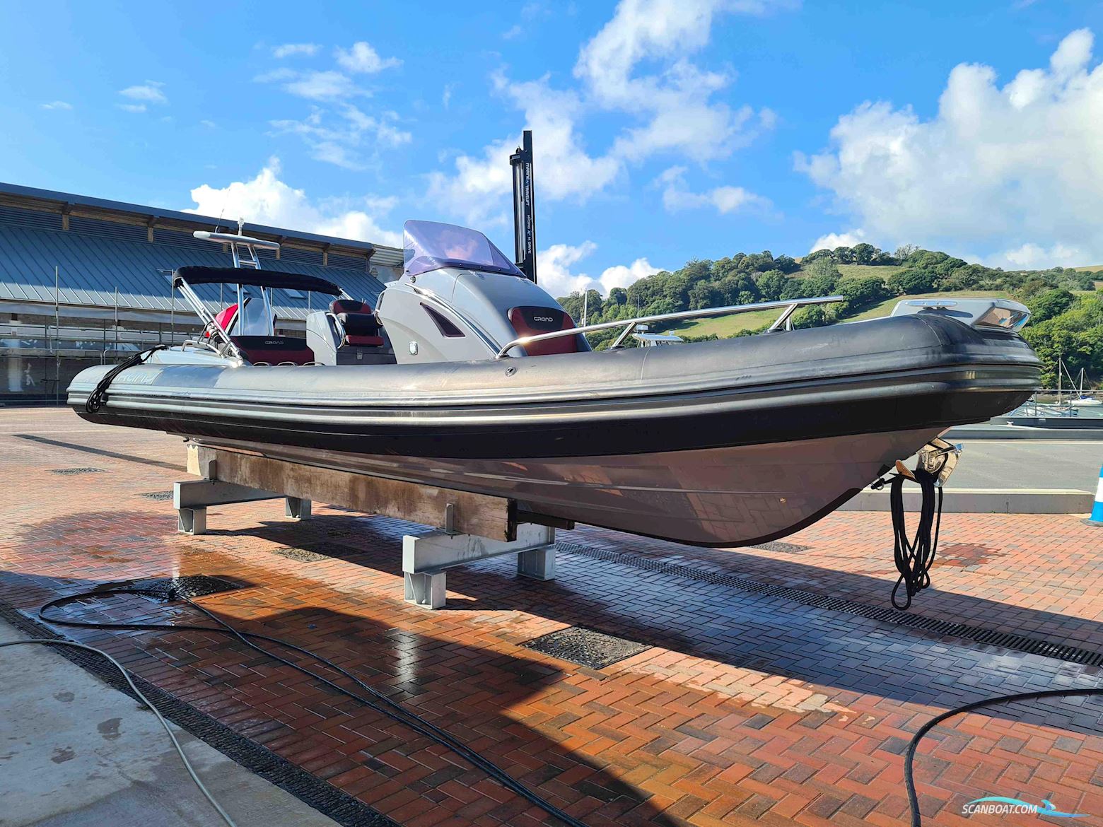 Grand 850 Motorboot 2018, mit Evinrude motor, England