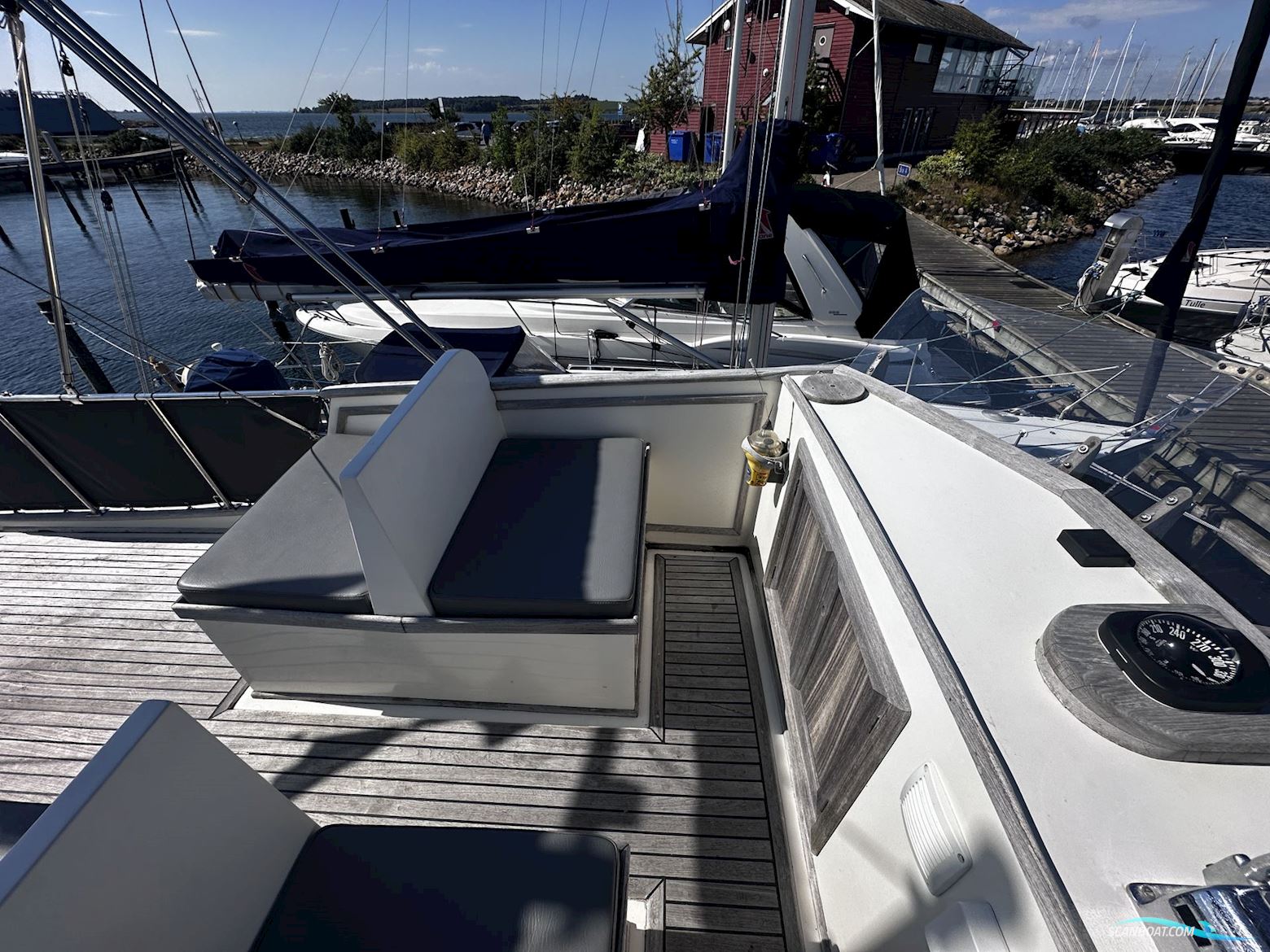 Grand Banks 32