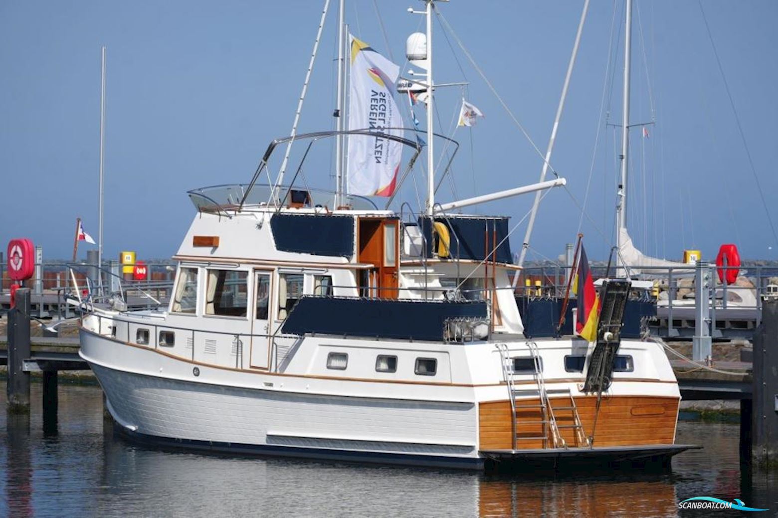 Grand Banks 46 Motor Yacht