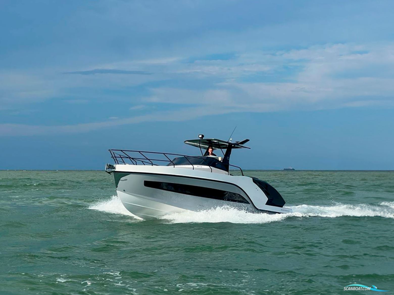 Grand Ocean 37
