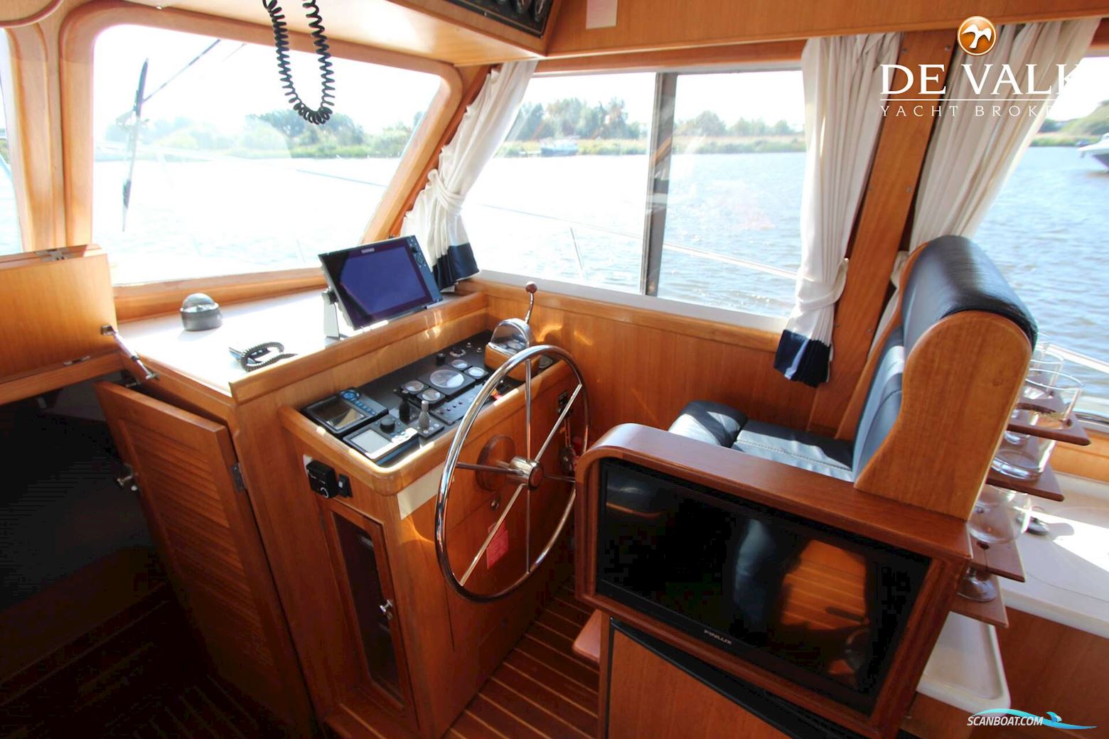 Halvorsen 32 Gourmet Cruiser