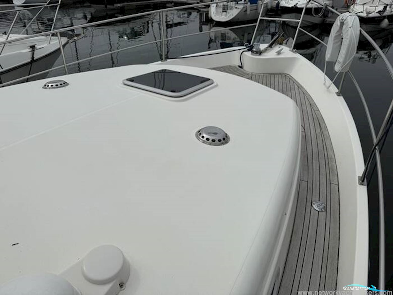 Hardy Marine 32 Commander