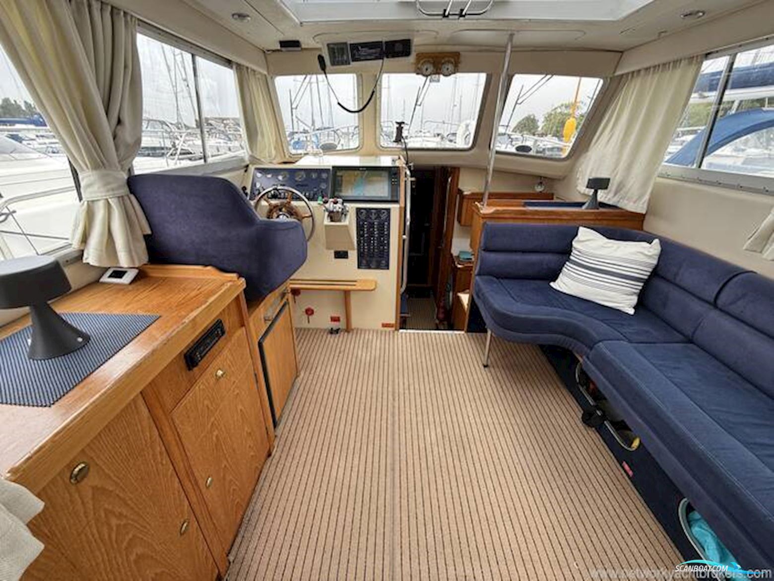 Hardy Marine 32 Commander