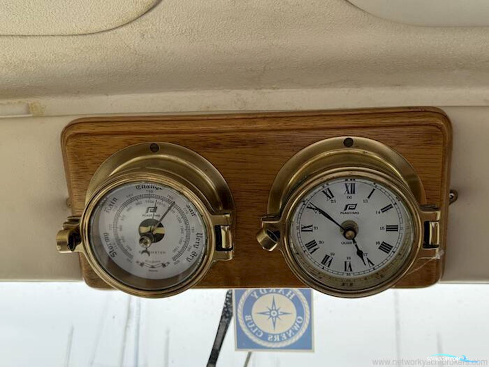 Hardy Marine 32 Commander