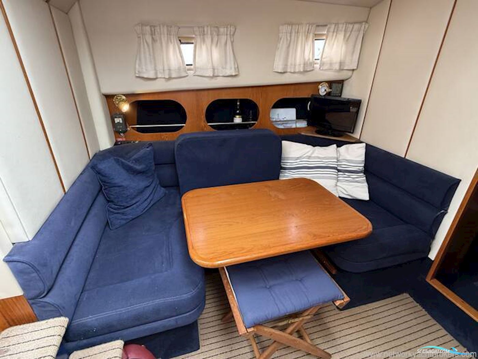 Hardy Marine 32 Commander