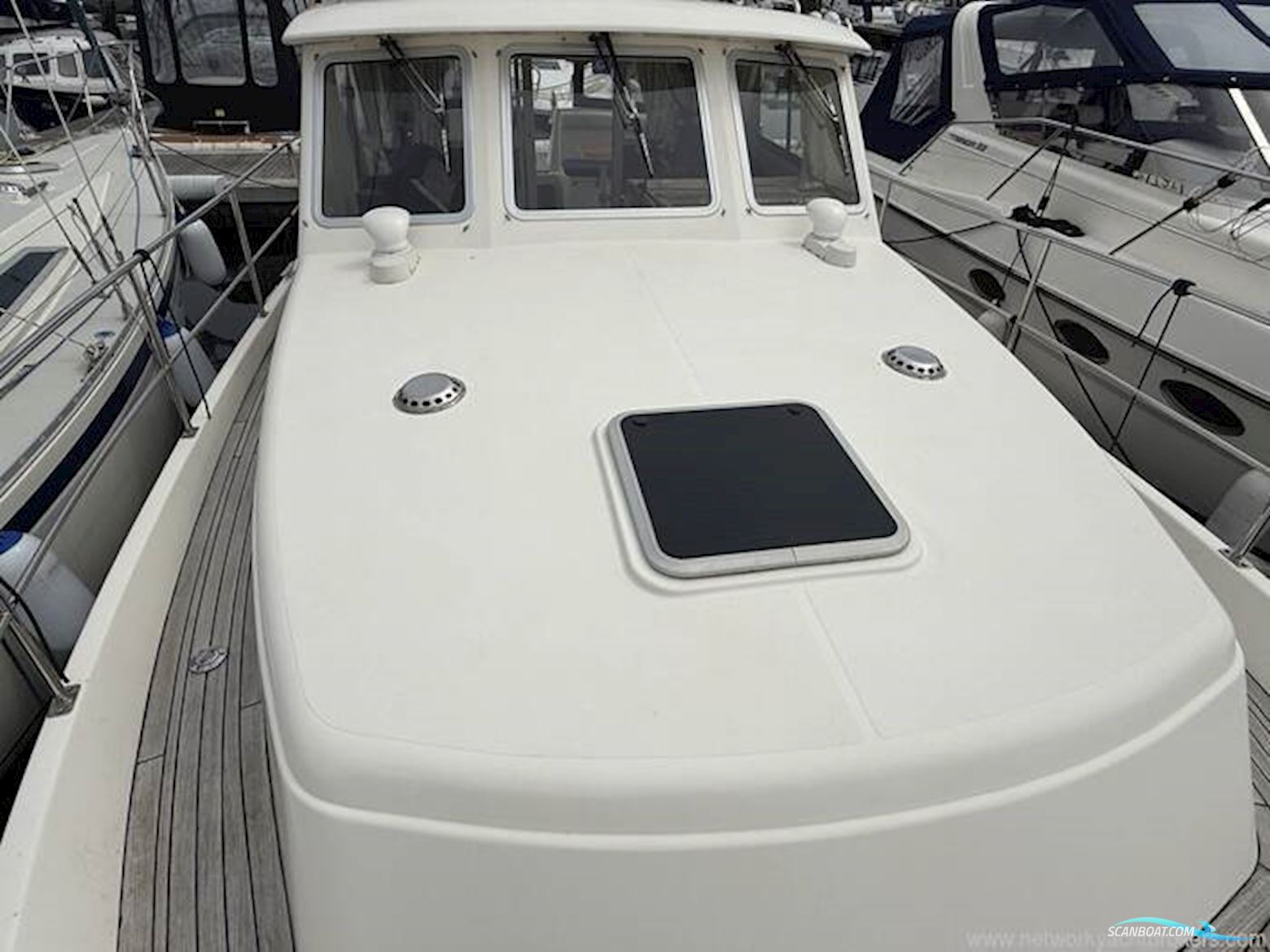 Hardy Marine 32 Commander