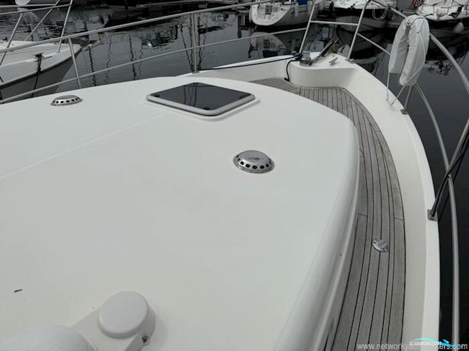 Hardy Marine 32 Commander