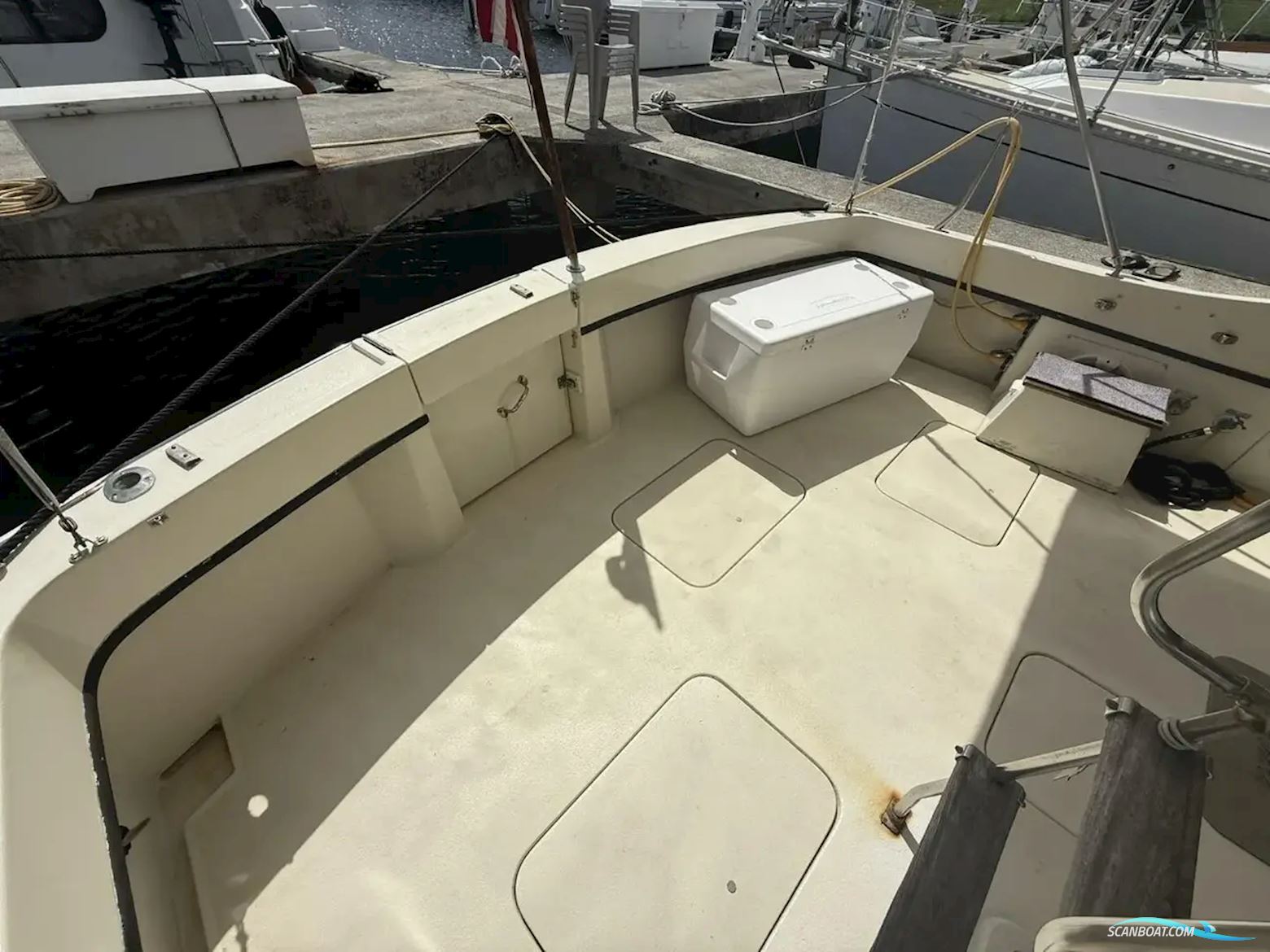 Hatteras 37 Convertible