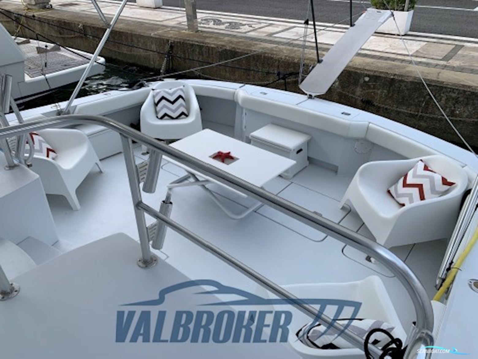 Hatteras 70' Convertible