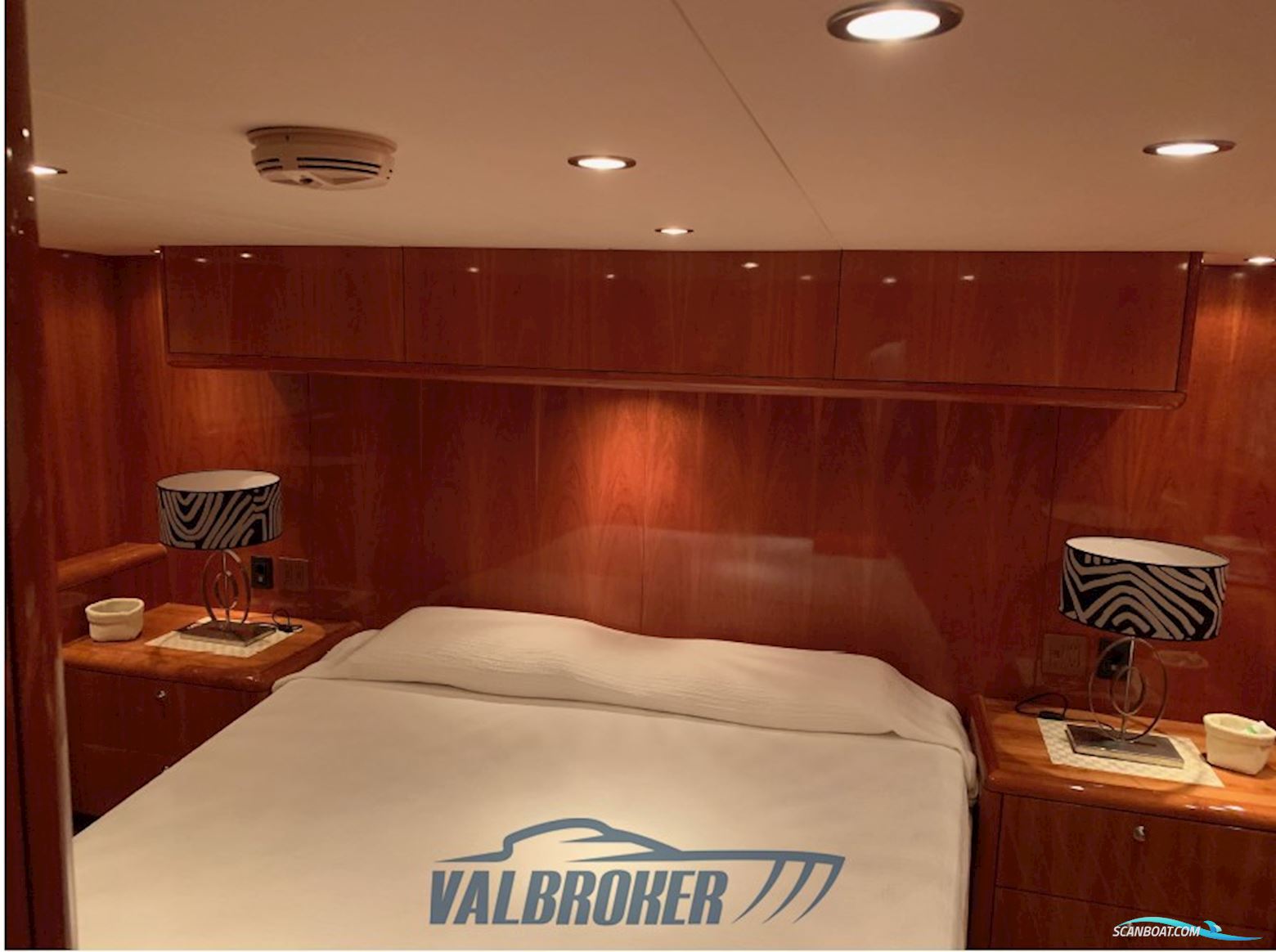 Hatteras 70' Convertible