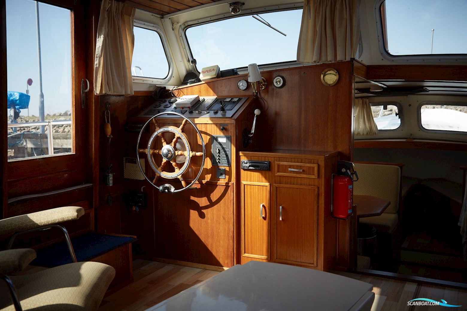 Helårs motorbåd med flybridge 44 fod Hoekstrakruiser