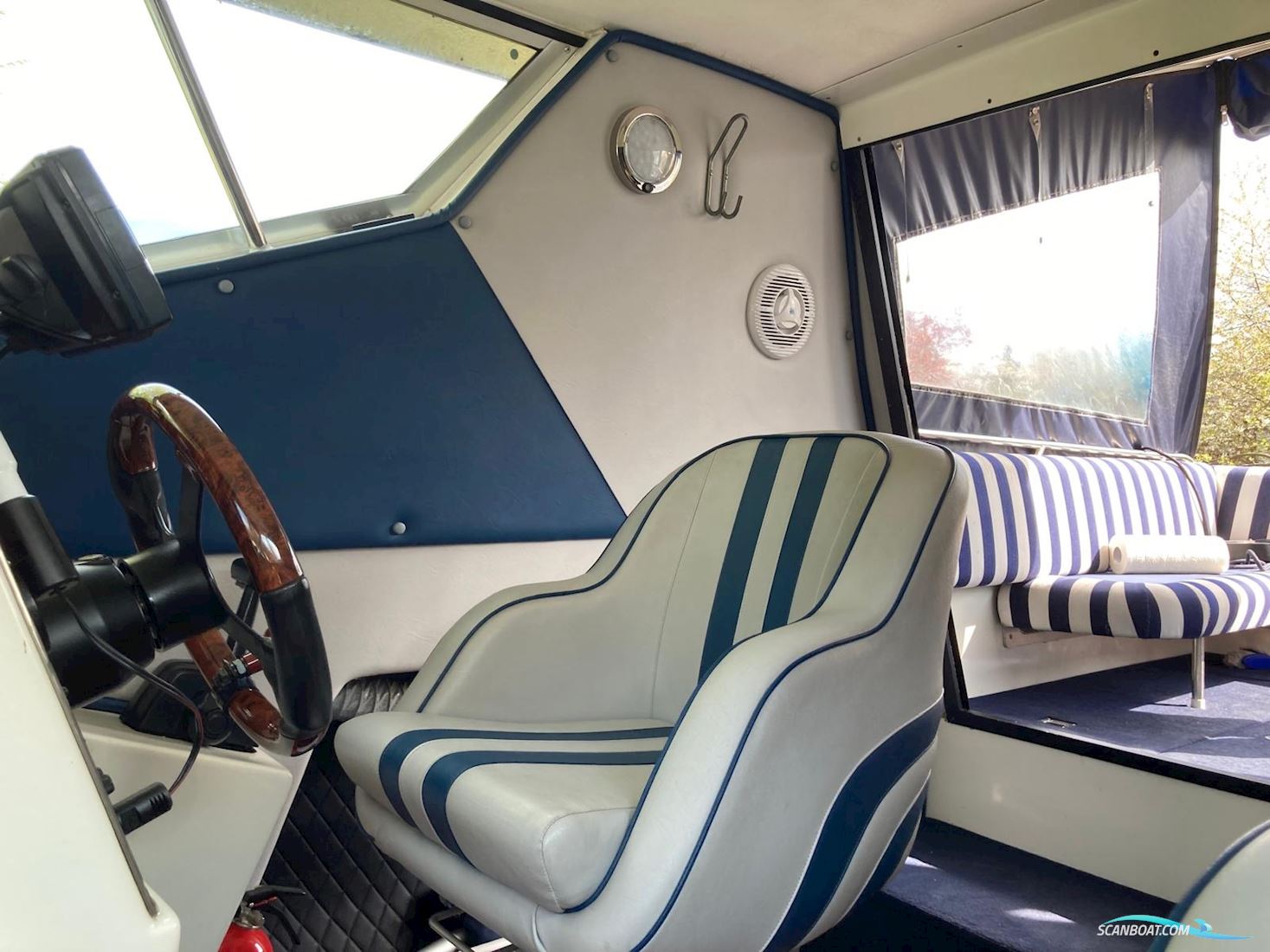 Hilter Royal 840 Flybridge