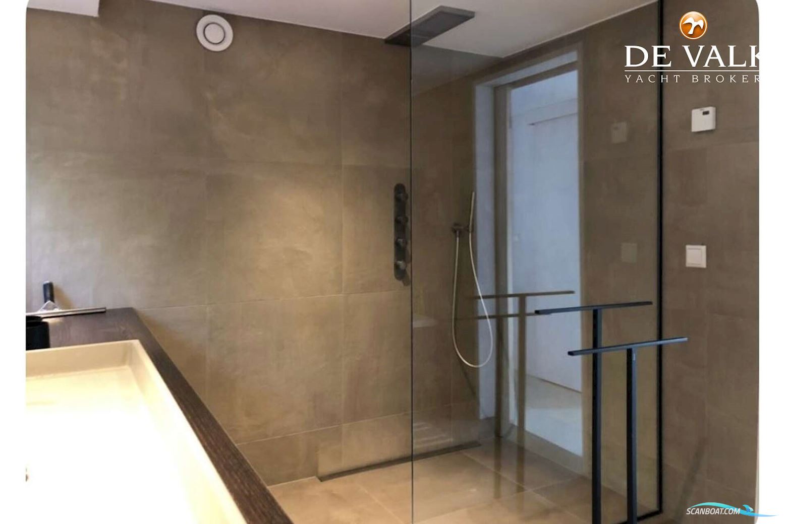 Houseboat Waterloft Luxemotor