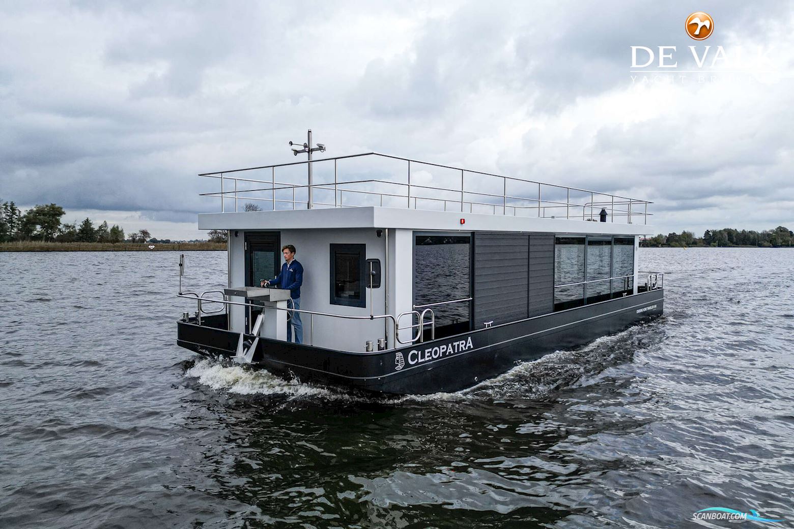Houseboat Waterloft Luxemotor