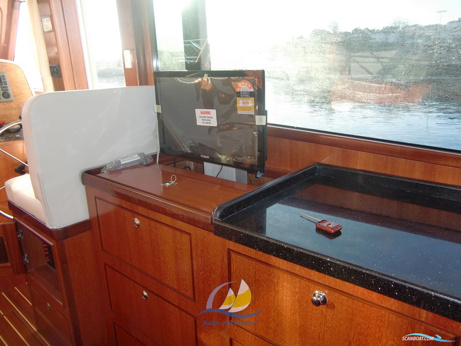 Integrity Motor Yachts Integrity 350 Sedan