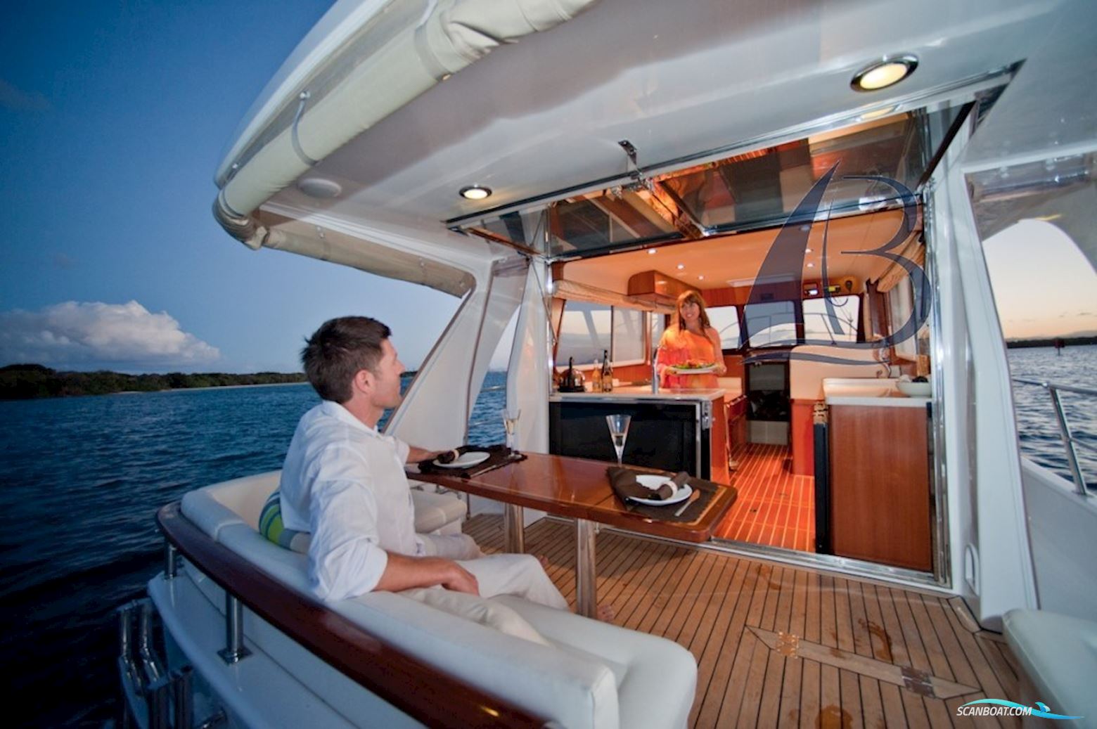 Integrity Motor Yachts Integrity 350 Sedan
